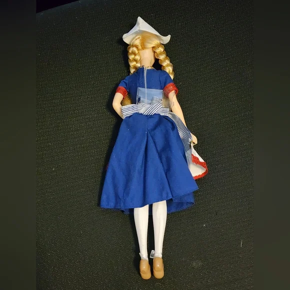 Dolls of the World Pink Label Barbie Holland 2011 and 2013 Girl account Barbie - Picture 3 of 6